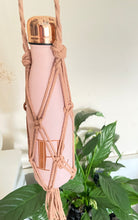 Load image into Gallery viewer, Macrame bottle carrier bag