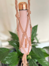 Load image into Gallery viewer, Macrame bottle carrier bag